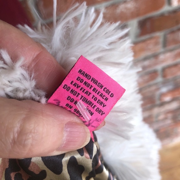 Betsey Johnson cream faux fur vest size Large - Picture 6 of 8